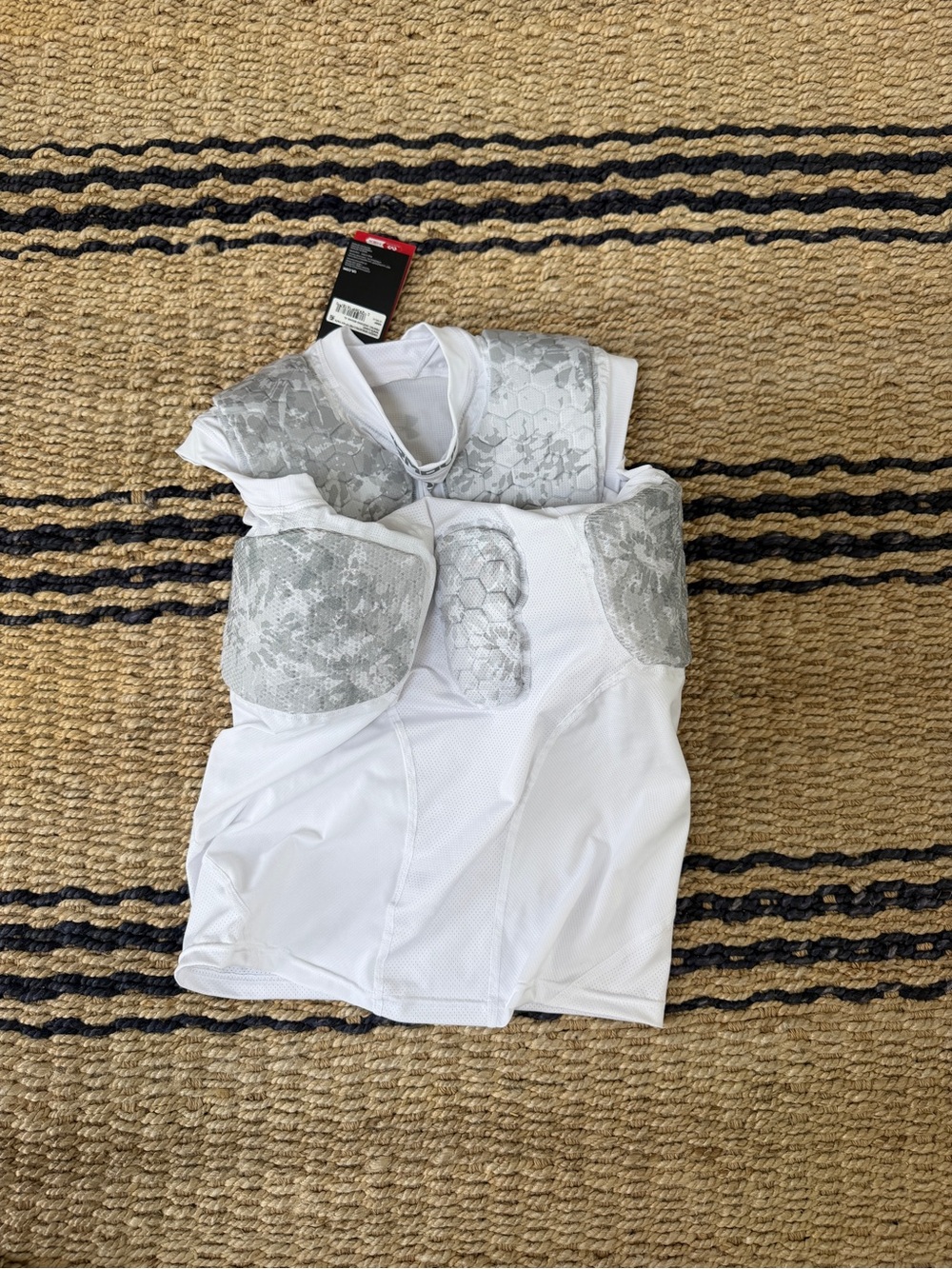 Under Armour Pro 5 Pad Game Day Under Shirt. Youth Size XL. White and Camo. NWT - Picture 2 of 4